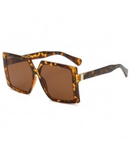 7 Colors Available Bold Square Frame Design High Fashion Lady Sunglasses