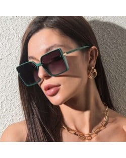 Rivet Decorated Vintage Large Square Frame High Fashion Women Sunglasses