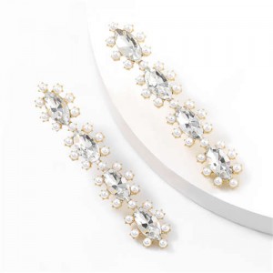 Rhinestone Leaves String Design Vintage Fashion Women Costume Earrings - White