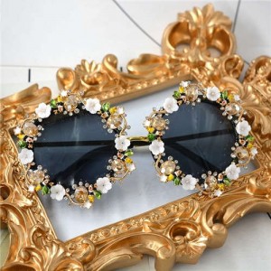 Rhinestone Inlaid Flowers Rimmed Vintage Fashion Women Sunglasses