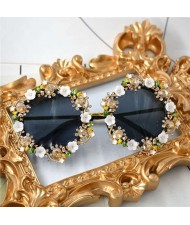 Rhinestone Inlaid Flowers Rimmed Vintage Fashion Women Sunglasses