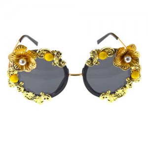 Vintage Golden Flower Decorated High Fashion Women Sunglasses