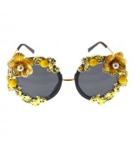 Vintage Golden Flower Decorated High Fashion Women Sunglasses