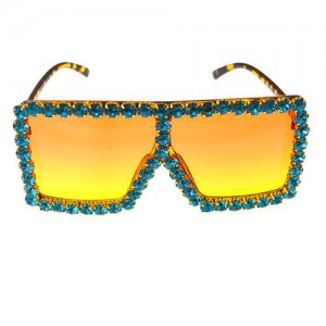 Glistening Rhinestone Rimmed Star Fashion Women Sunglasses - Yellow