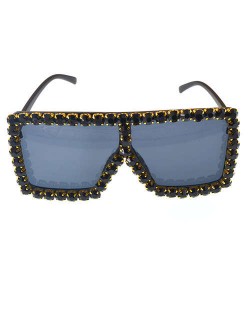 Glistening Rhinestone Rimmed Star Fashion Women Sunglasses - Black