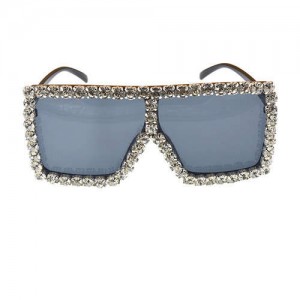 Glistening Rhinestone Rimmed Star Fashion Women Sunglasses - White