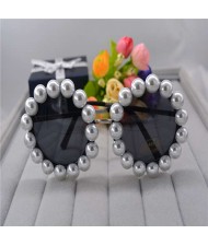 Artificial Pearl Embellished Vintage Fashion Women Black Sunglasses