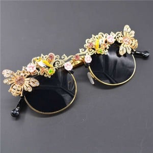 Bees and Flowers Decorated High Fashion Women Sunglasses