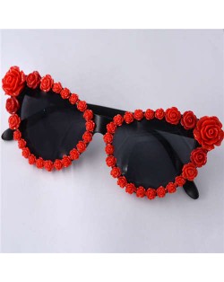 Roses Rimmed Romantic Fashion Women Beach Style Sunglasses - Red