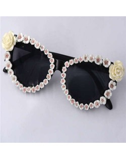 Roses Rimmed Romantic Fashion Women Beach Style Sunglasses - White