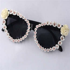 Roses Rimmed Romantic Fashion Women Beach Style Sunglasses - White