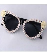 Roses Rimmed Romantic Fashion Women Beach Style Sunglasses - White