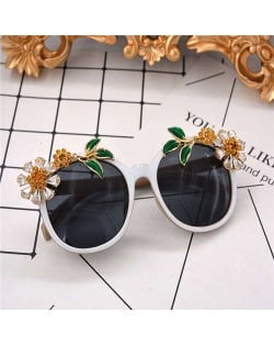Summer Flowers and Leaves Decorated High Fashion Women Costume Sunglasses