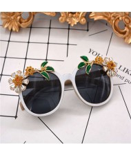 Summer Flowers and Leaves Decorated High Fashion Women Costume Sunglasses