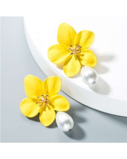 Artificial Pearl Bead Tassel Alloy Women Stud Earrings - Yellow