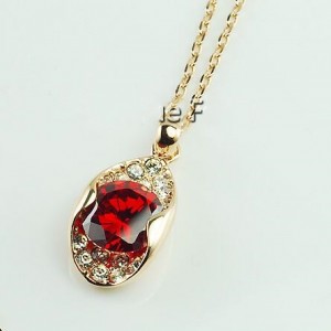 Red Crystal and Rhinestone Inlaid Peas Design Rose Gold  Necklace