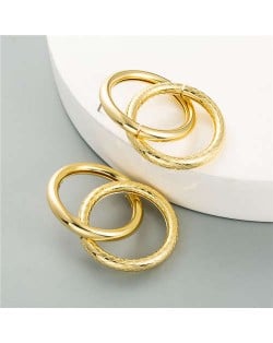 Creative Linked Hoops Design U.S. High Fashion Women Costume Earrings - Golden