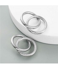 Creative Linked Hoops Design U.S. High Fashion Women Costume Earrings - Silver