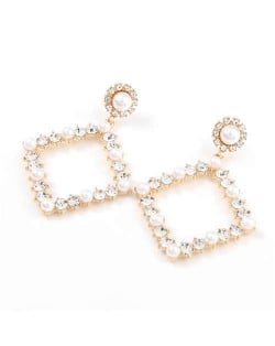 Pearl Inlaid Hollow Rhinestone Rhombus U.S. High Fashion Women Wholesale Earrings - Golden