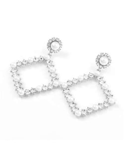 Pearl Inlaid Hollow Rhinestone Rhombus U.S. High Fashion Women Wholesale Earrings - Silver