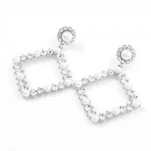 Pearl Inlaid Hollow Rhinestone Rhombus U.S. High Fashion Women Wholesale Earrings - Silver