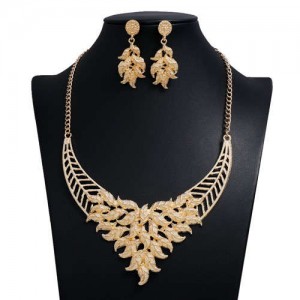 Hollow Vintage Golden Leaves High Fashion Women Alloy Short Bib Necklace and Earrings Set