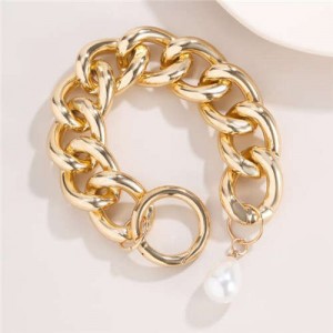 Pearl Decorated Baroque Design Vintage Hollow Chain Alloy Costume Bracelet - Golden