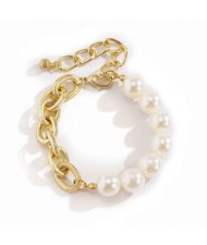 Artificial Pearl and Alloy Chain Mix Design Western High Fashion Women Bracelet - Golden