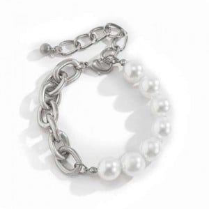 Artificial Pearl and Alloy Chain Mix Design Western High Fashion Women Bracelet - Silver