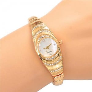 Unique Slim Design High Fashion Rhinestone Women Wholesale Wrist Watch - Golden