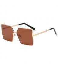 Wholesale Big Alloy Golden Frame U.S. Fashion Women/ Men Sunglasses - Coffee