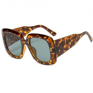 Wholesale Bold Square Thick Frame High Fashion Charming Lady Sunglasses - Leopard