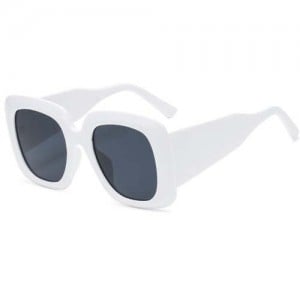 Wholesale Bold Square Thick Frame High Fashion Charming Lady Sunglasses - White