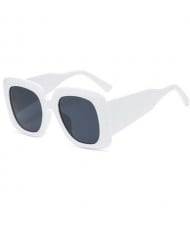 Wholesale Bold Square Thick Frame High Fashion Charming Lady Sunglasses - White