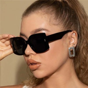 Vintage Style Internet Celebrities Choice Mini Rivet Decorated Square Frame Fashion Women Wholesale Sunglasses - Black