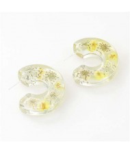 Vintage Wholesale Jewelry Style Crescent Shape Flower Inlaid Transparent Resin Earrings - Yellow