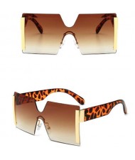 Frameless One-piece Bold U.S. Fashion Wholesale Sunglasses - Brown
