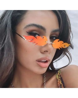 6 Colors Available Unique Flame Design Women Party Fashion Wholesale Sunglasses