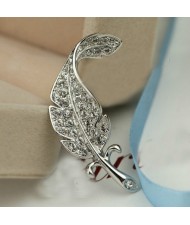 Rhinestone Inlaid Gorgeous Feather 18K Platinum Brooch