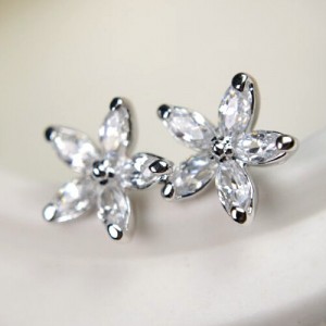 Mini Flower Fashion Ear Studs - Platinum