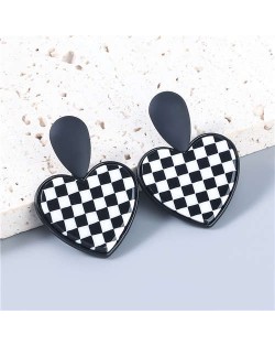 Heart Shape Black and White Checkered Dangle Vintage High Fashion Wholesale Jewelry Women Alloy Earrings
