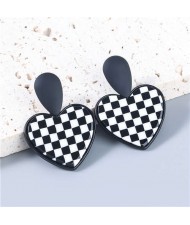 Heart Shape Black and White Checkered Dangle Vintage High Fashion Wholesale Jewelry Women Alloy Earrings