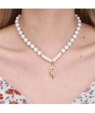 Golden Beads Decorated Leaf Pendant Elegant Pearl Wholesale Fashion Necklace