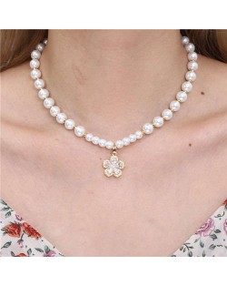 Fashion Jewelry Wholesale Golden Beads Decorated Flower Pendant Graceful Pearl Necklace