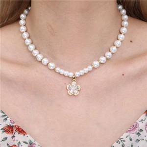 Jewelry Wholesale Golden Beads Decorated Flower Pendant Graceful Pearl Fashion Necklace