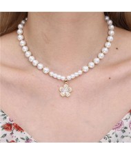 Jewelry Wholesale Golden Beads Decorated Flower Pendant Graceful Pearl Fashion Necklace