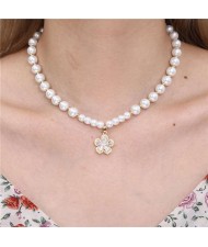 Jewelry Wholesale Golden Beads Decorated Flower Pendant Graceful Pearl Fashion Necklace