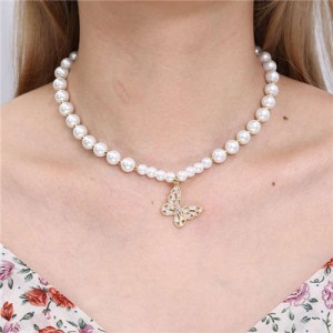 Wholesale Jewelry Golden Beads Decorated Butterfly Pendant Graceful Pearl Fashion Necklace