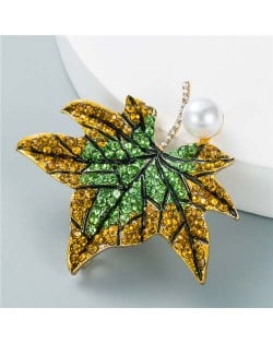 Luxurious Rhinestone Maple Leaf Shape Artificial Pearl Inlaid Women Popular Brooch - Green