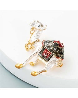 Western Style Animal Jewelry Wholesale Vintage Camel Rhinestone Inlaid Statement Design Women Brooch - Black